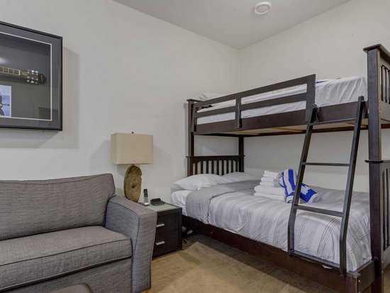 Big White 6 Bedroom Accommodation - The Edge - #1882