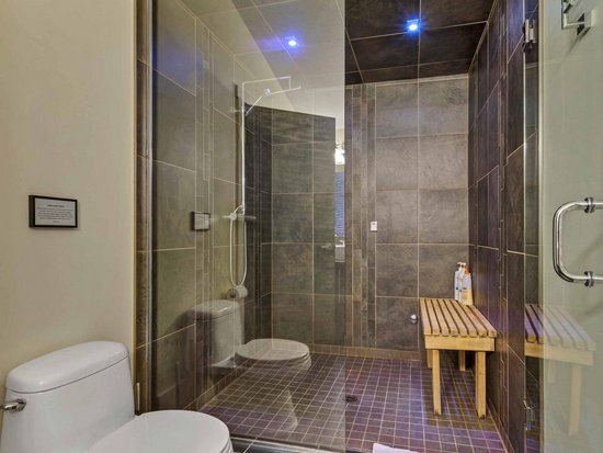 Big White 6 Bedroom Accommodation - The Edge - #1882