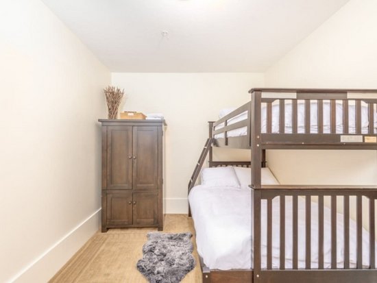 Big White 6 Bedroom Accommodation - The Edge - #2048