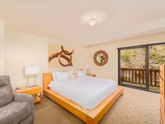 Big White 6 Bedroom Accommodation - The Edge - #2048