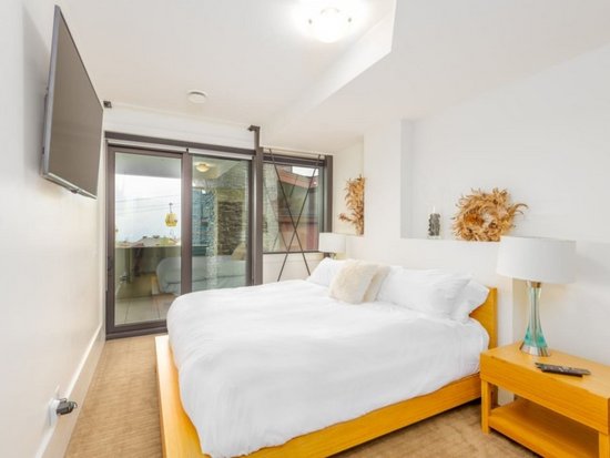 Big White 6 Bedroom Accommodation - The Edge - #2048