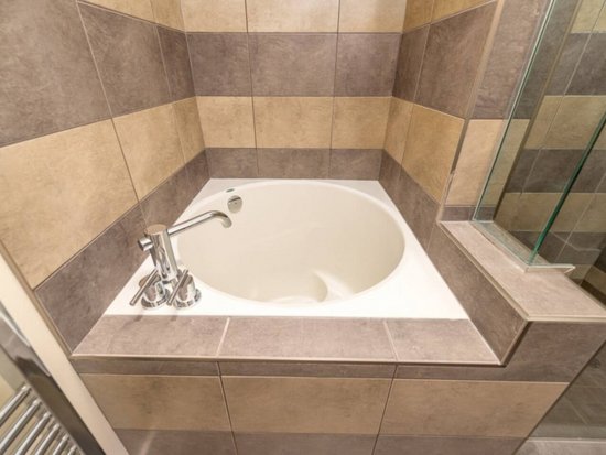 Big White 6 Bedroom Accommodation - The Edge - #2048