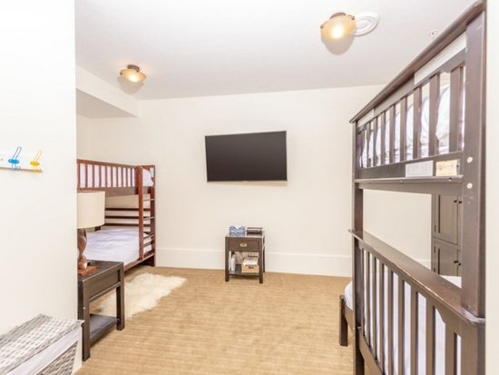 Big White 6 Bedroom Accommodation - The Edge - #2048