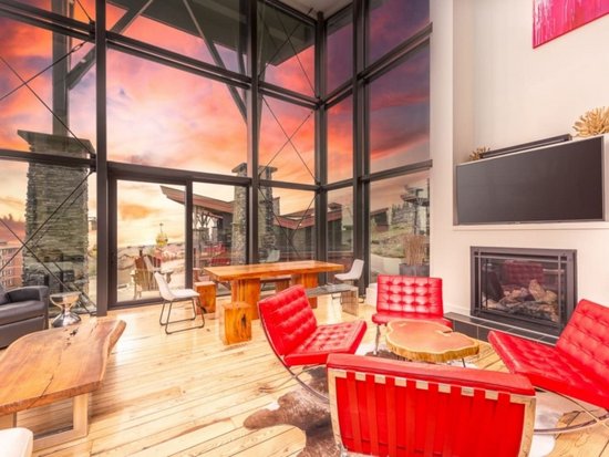 6 Bedroom Big White Vacation Rental - The Edge