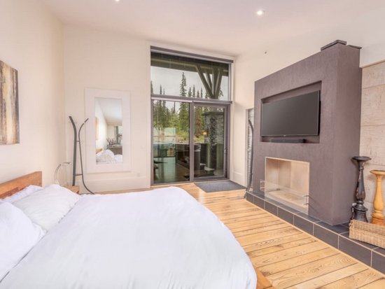 Big White 6 Bedroom Accommodation - The Edge - #2048