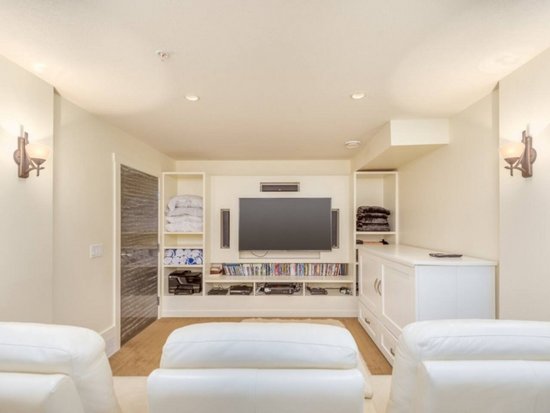 Big White 6 Bedroom Accommodation - The Edge - #2048