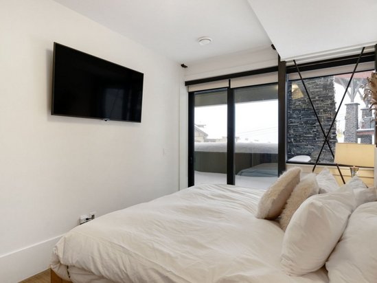 Big White 6 Bedroom Accommodation - The Edge - #2048