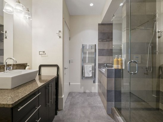 Big White 6 Bedroom Accommodation - The Edge - #2048