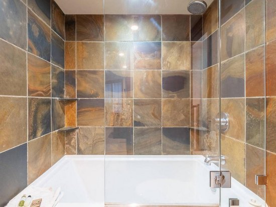 Whistler 2 Bedroom Accommodation - Glacier's Reach - #2096