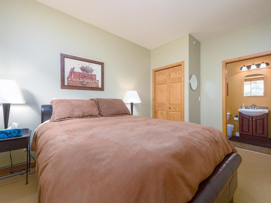Big White 3 Bedroom Accommodation - Bear's Paw - #2111 Big White 3 Bedroom Accommodation - Bear's Paw - #2111