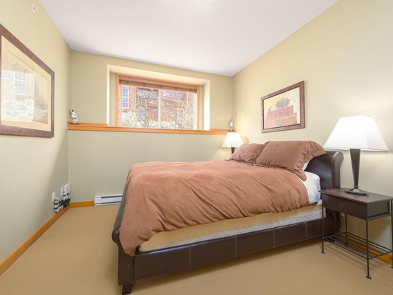 Big White 3 Bedroom Accommodation - Bear's Paw - #2111 Big White 3 Bedroom Accommodation - Bear's Paw - #2111