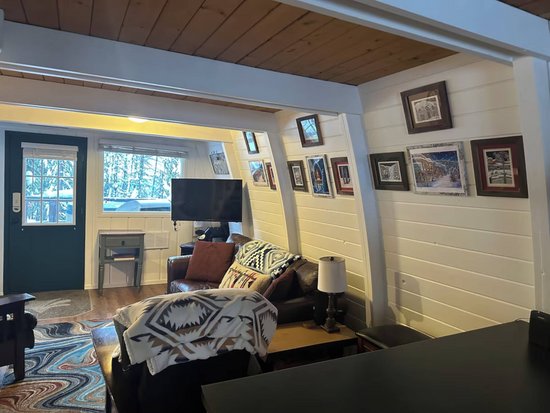 Silver Star 2 Bedroom Accommodation - Cabin Colony - #2113