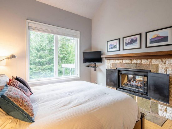 Whistler 4 Bedroom Accommodation - Northern Lights - #2172