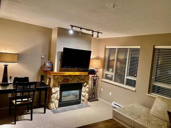 Whistler 2 Bedroom Accommodation - Whistler Town Plaza - Eagle Lodge - #2233