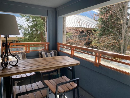 Whistler 2 Bedroom Accommodation - Whistler Town Plaza - Eagle Lodge - #2233