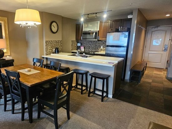 Whistler 2 Bedroom Accommodation - Whistler Town Plaza - Eagle Lodge - #2233