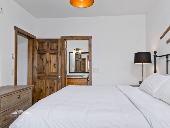 Big White 2 Bedroom Accommodation - Southpoint - #2234