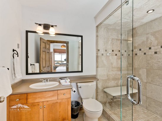 Big White 2 Bedroom Accommodation - Southpoint - #2234