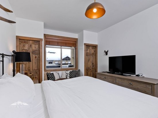 Big White 2 Bedroom Accommodation - Southpoint - #2234