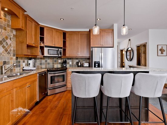 Big White 2 Bedroom Accommodation - Southpoint - #2234