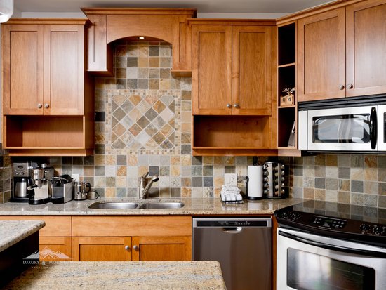 Big White 2 Bedroom Accommodation - Southpoint - #2234