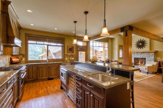 Sun Peaks 4 Bedroom Accommodation - Bridge Gate - #2235 Sun Peaks 4 Bedroom Accommodation - Bridge Gate - #2235