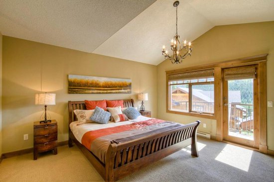 Sun Peaks 4 Bedroom Accommodation - Bridge Gate - #2235 Sun Peaks 4 Bedroom Accommodation - Bridge Gate - #2235