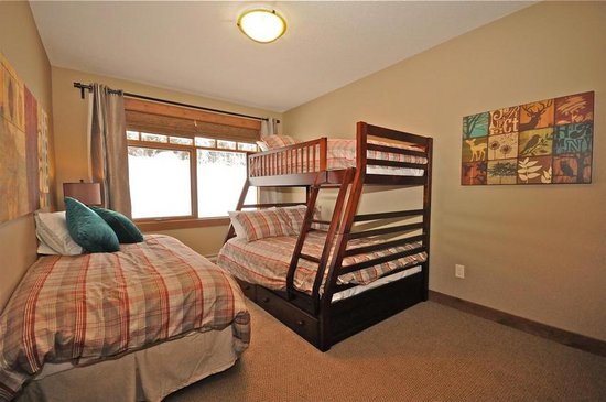Sun Peaks 4 Bedroom Accommodation - Bridge Gate - #2235 Sun Peaks 4 Bedroom Accommodation - Bridge Gate - #2235