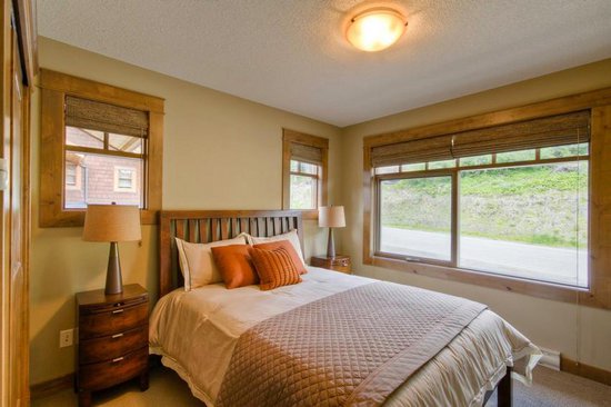 Sun Peaks 4 Bedroom Accommodation - Bridge Gate - #2235 Sun Peaks 4 Bedroom Accommodation - Bridge Gate - #2235