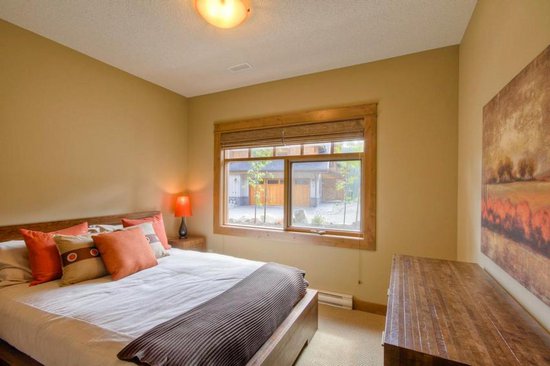 Sun Peaks 4 Bedroom Accommodation - Bridge Gate - #2235 Sun Peaks 4 Bedroom Accommodation - Bridge Gate - #2235