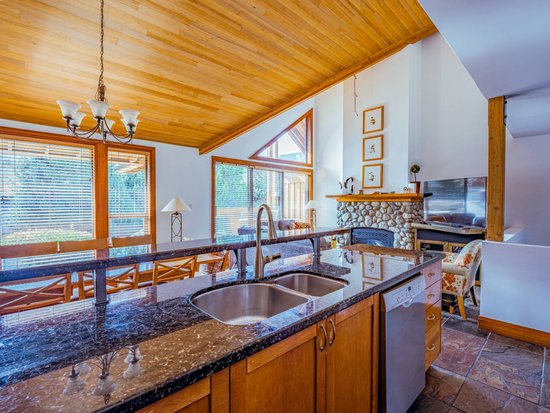 Whistler 3 Bedroom Accommodation - Montebello - #2283 Whistler 3 Bedroom Accommodation - Montebello - #2283