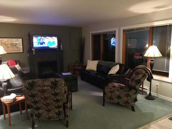 Silver Star 4 Bedroom Accommodation - Alpine Meadows - #3388 Silver Star 4 Bedroom Accommodation - Alpine Meadows - #3388