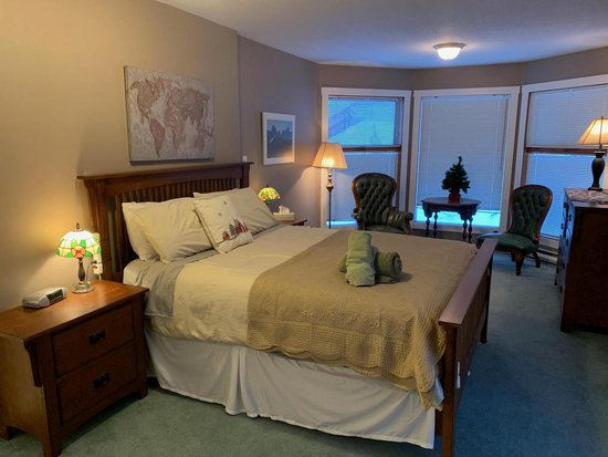 Silver Star 4 Bedroom Accommodation - Alpine Meadows - #3388 Silver Star 4 Bedroom Accommodation - Alpine Meadows - #3388