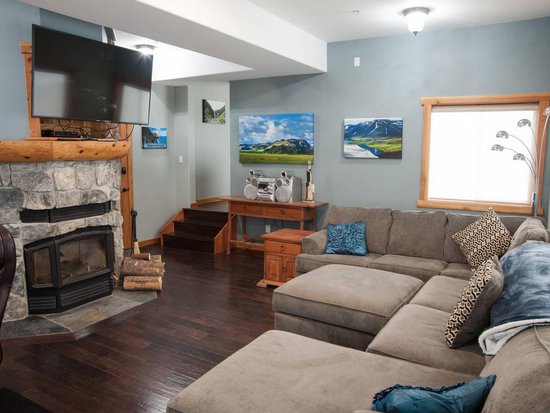 Big White 5 Bedroom Accommodation - Chalet/House - #3422 Big White 5 Bedroom Accommodation - Chalet/House - #3422