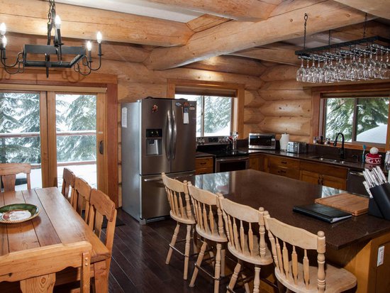Big White 5 Bedroom Accommodation - Chalet/House - #3422 Big White 5 Bedroom Accommodation - Chalet/House - #3422