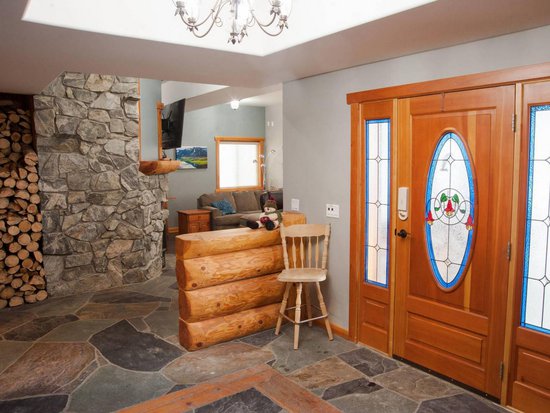 Big White 5 Bedroom Accommodation - Chalet/House - #3422 Big White 5 Bedroom Accommodation - Chalet/House - #3422