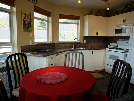 Whistler 2 Bedroom Accommodation - Whistler Town Plaza - Eagle Lodge - #3575