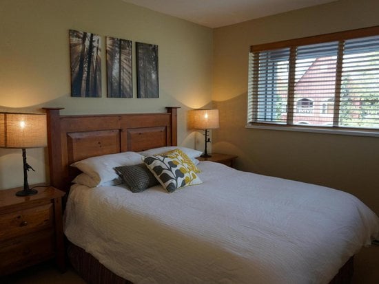 Whistler 2 Bedroom Accommodation - Whistler Town Plaza - Eagle Lodge - #3575