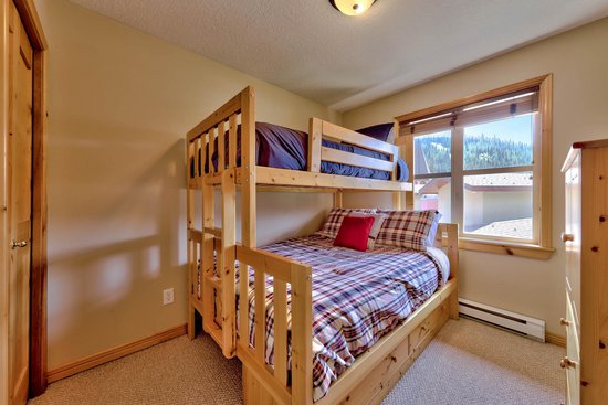 Sun Peaks 4 Bedroom Accommodation - Crystal Forest - #3593