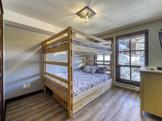 Sun Peaks 2 Bedroom Accommodation - Stone's Throw - #3600 Sun Peaks 2 Bedroom Accommodation - Stone's Throw - #3600