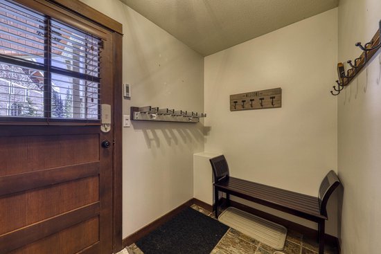 Sun Peaks 2 Bedroom Accommodation - Stone's Throw - #3600 Sun Peaks 2 Bedroom Accommodation - Stone's Throw - #3600
