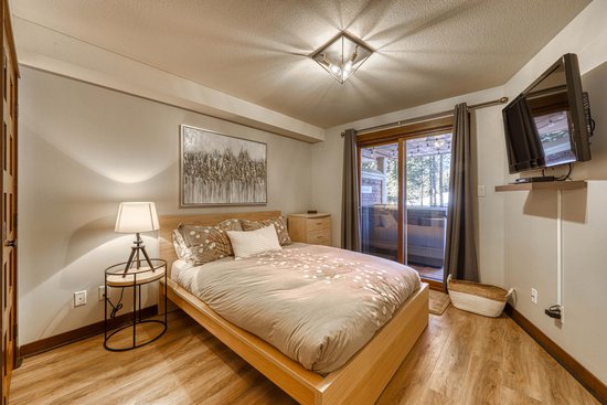 Sun Peaks 2 Bedroom Accommodation - Stone's Throw - #3600 Sun Peaks 2 Bedroom Accommodation - Stone's Throw - #3600