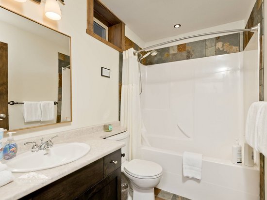 Big White 2 Bedroom Accommodation - Southpoint - #3623