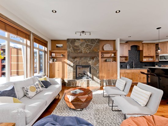 Big White 2 Bedroom Accommodation - Southpoint - #3623