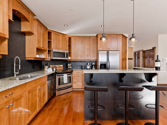 Big White 2 Bedroom Accommodation - Southpoint - #3623