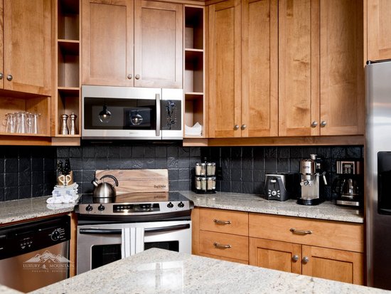 Big White 2 Bedroom Accommodation - Southpoint - #3623