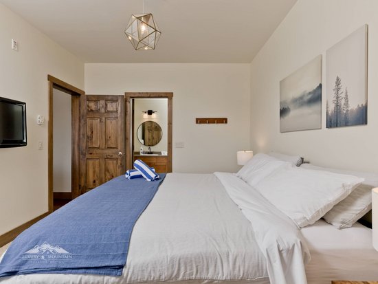 Big White 2 Bedroom Accommodation - Southpoint - #3623