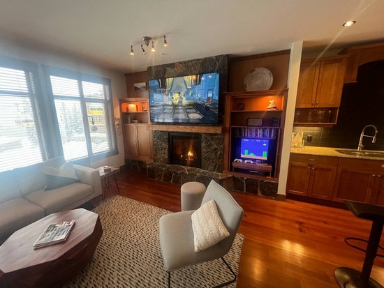 Big White 2 Bedroom Accommodation - Southpoint - #3623