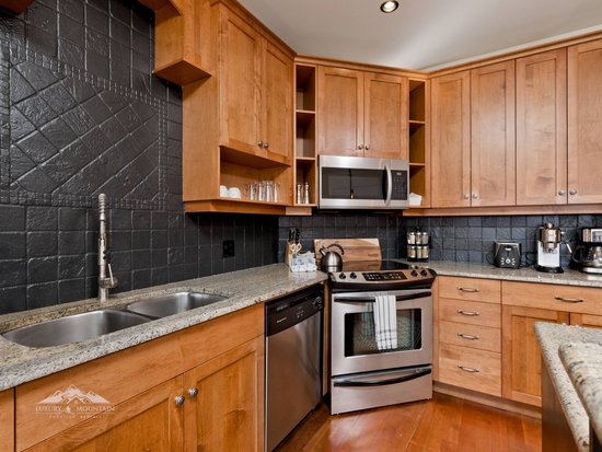 Big White 2 Bedroom Accommodation - Southpoint - #3623