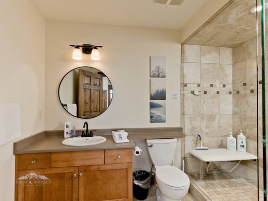 Big White 2 Bedroom Accommodation - Southpoint - #3623